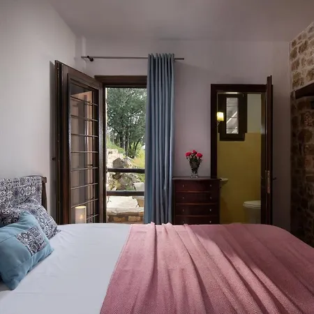 Stone-home Living Neos Marmaras